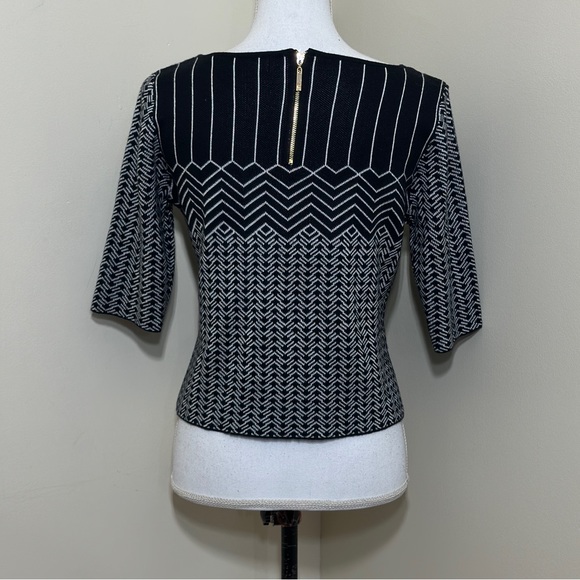 Ivanka Trump || Woman’s 1/4 sleeves Blouse size Small - Picture 3 of 5